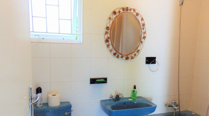 Airport Beach Backpackers