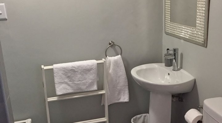 Glenelg Road Guesthouse