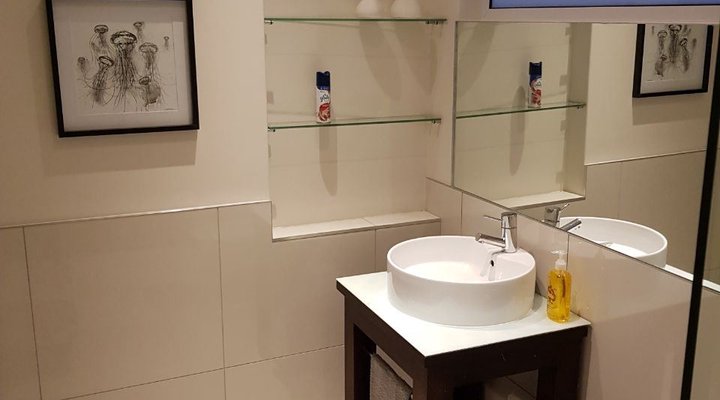10 Cairns Apartment