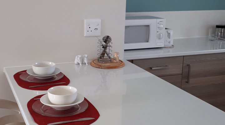 10 Cairns Apartment