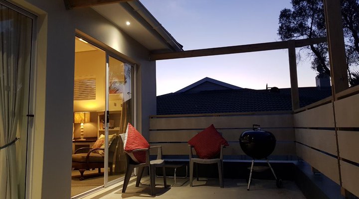 10 Cairns Apartment