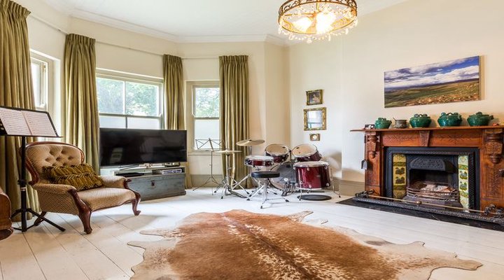Stunning 6 Bedroom House In Central Cape Town