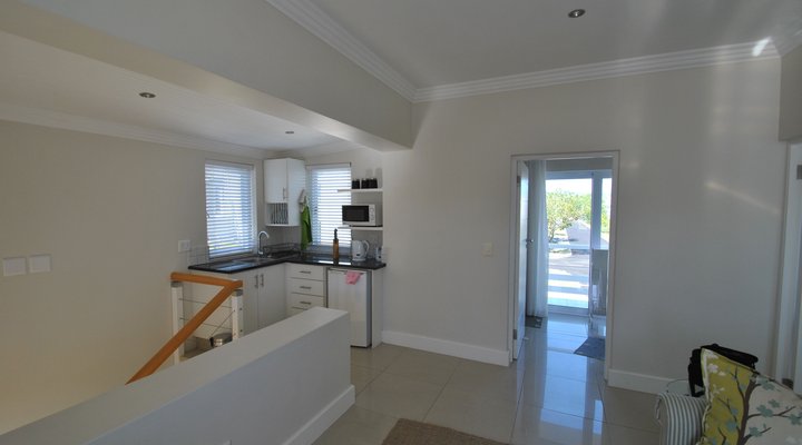 Fresh Modern Apartment on the Water 