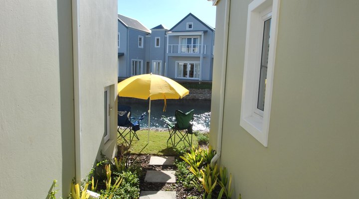 Fresh Modern Apartment on the Water 