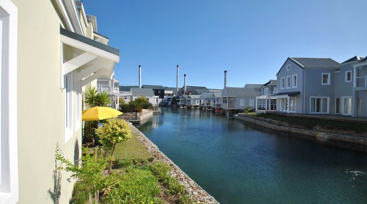 Fresh Modern Apartment on the Water 