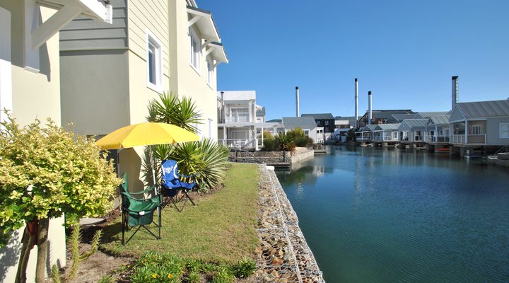 Fresh Modern Apartment on the Water 