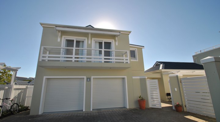 Fresh Modern Apartment on the Water 