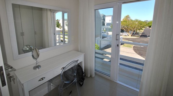 Fresh Modern Apartment on the Water 