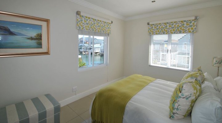 Fresh Modern Apartment on the Water 