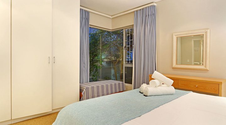 Dolphin Beach E18