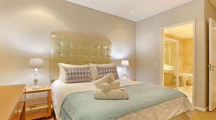 Dolphin Beach E18