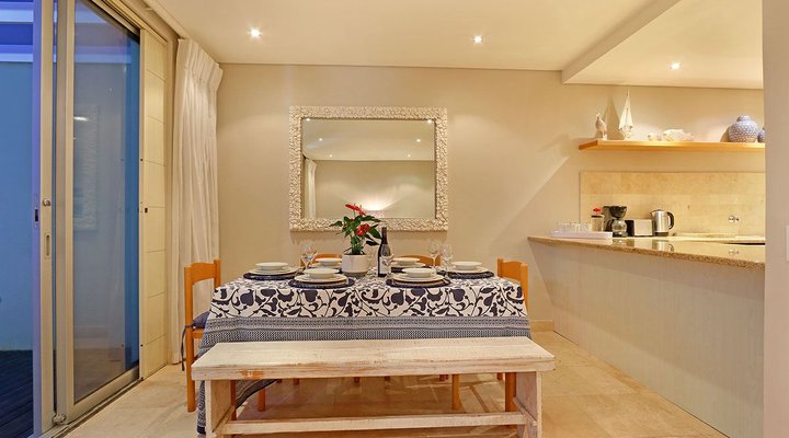Dolphin Beach E18