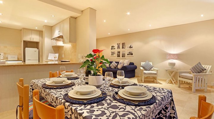 Dolphin Beach E18