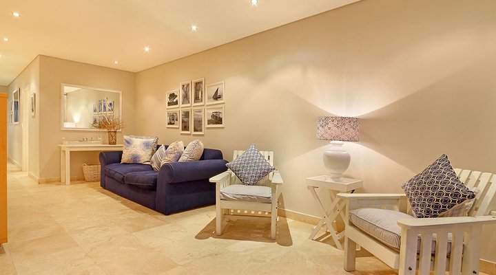 Dolphin Beach E18