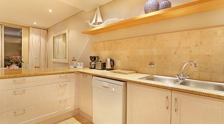 Dolphin Beach E18