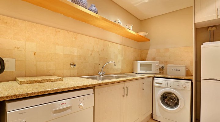 Dolphin Beach E18