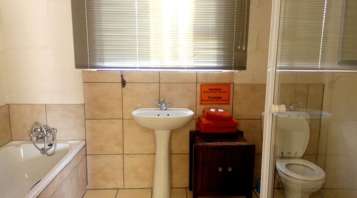 Die Hok Bachelor Flats