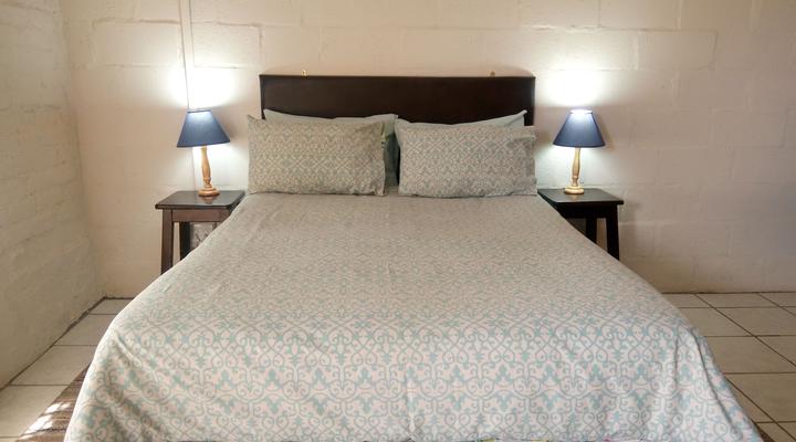 Die Hok Bachelor Flats