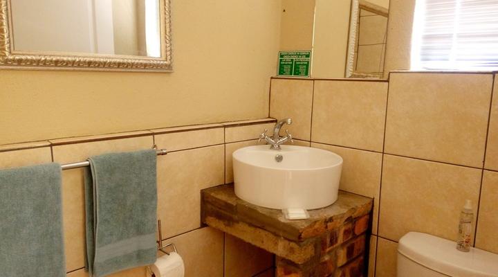 Die Hok Bachelor Flats