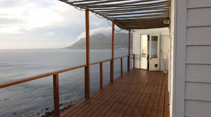 The Whale Cove Cottage