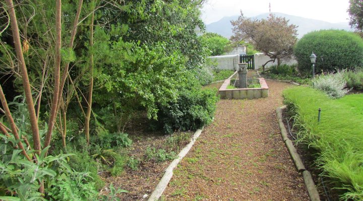 B's Cottage- Stanford