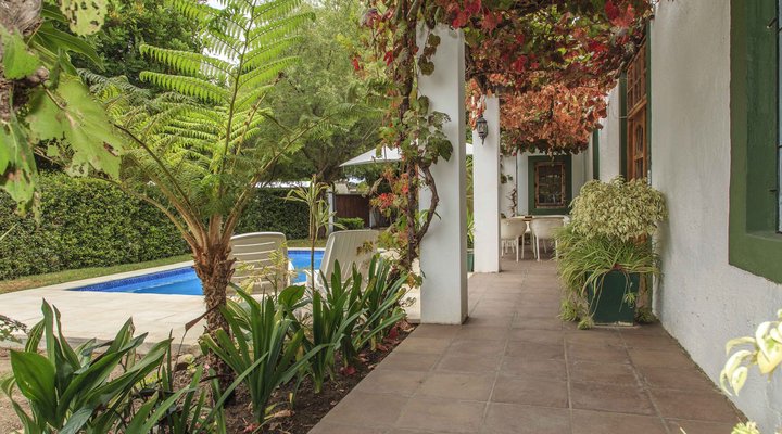Robertson Backpackers