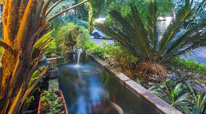 Meraki Country Manor 