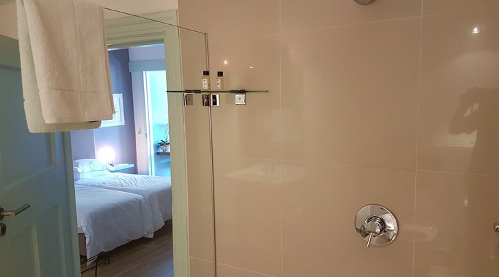 Shortmarket Street Apartment
