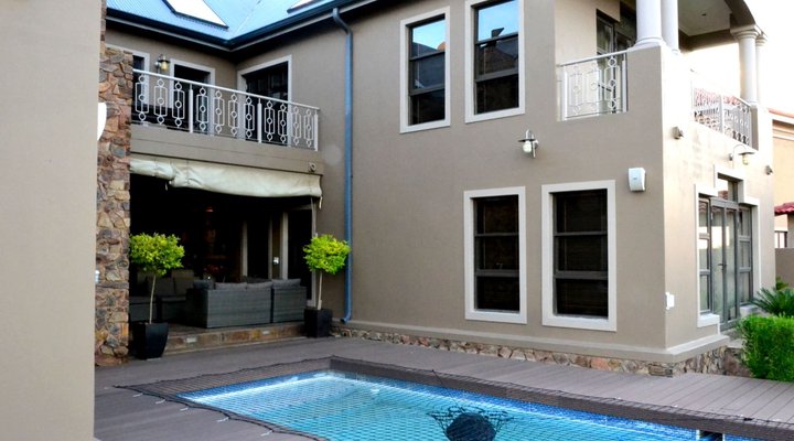 The Gables - Zebras on your doorstep!