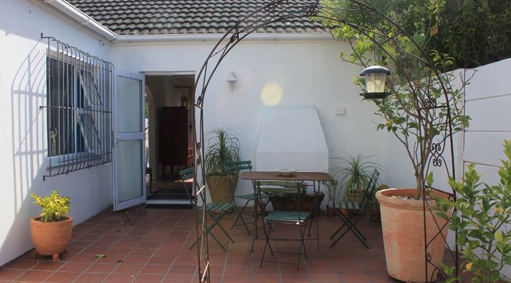 Beach house charm, Blouberg Beaches close by