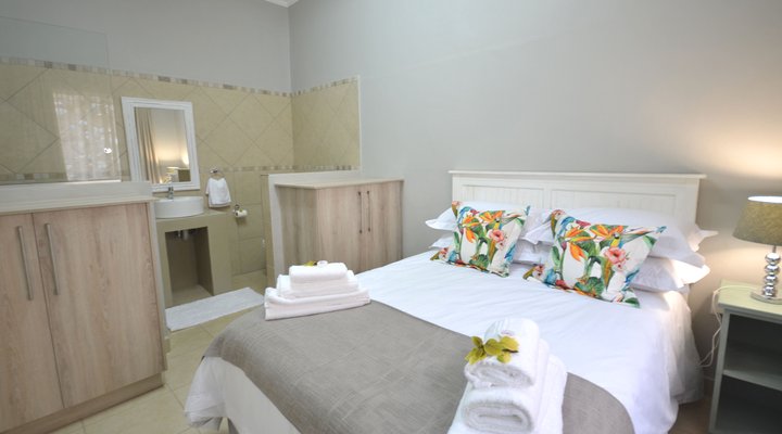 Poinsettia Family Cottage