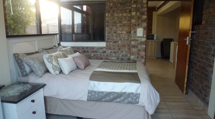 44 Geelhout Ave Flat