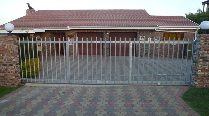 44 Geelhout Ave Flat