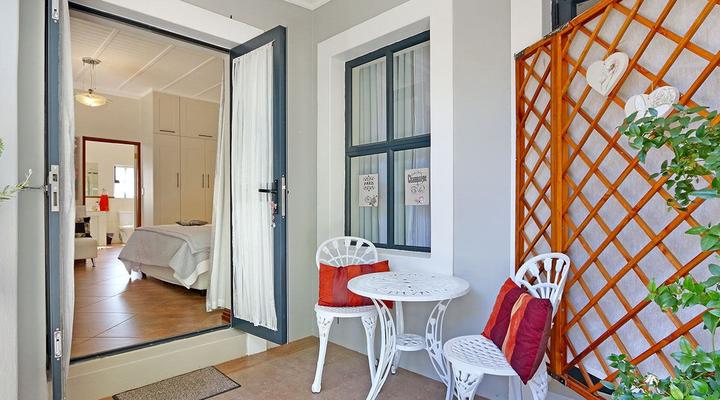 The Guesthouse @ Kopke Classic Cars