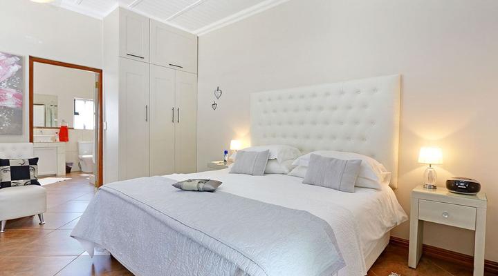 The Guesthouse @ Kopke Classic Cars