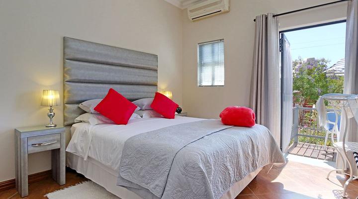 The Guesthouse @ Kopke Classic Cars