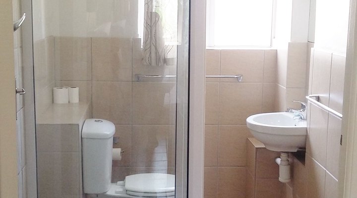 Fawlty Towers Afari Lodge 