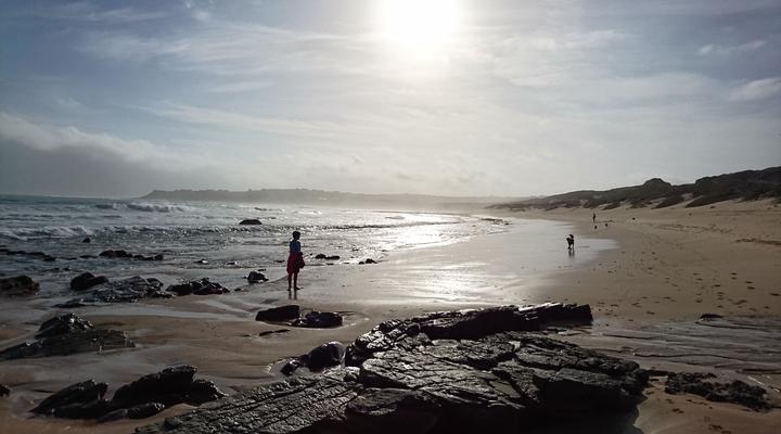 The Blue Beach House, Vrede St