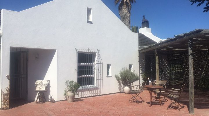 Beach house charm, Blouberg Beaches close by