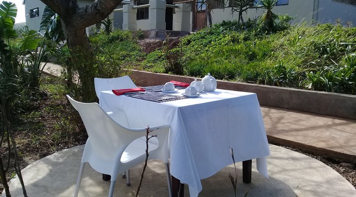 Hluhluwe Gate Safari Camp