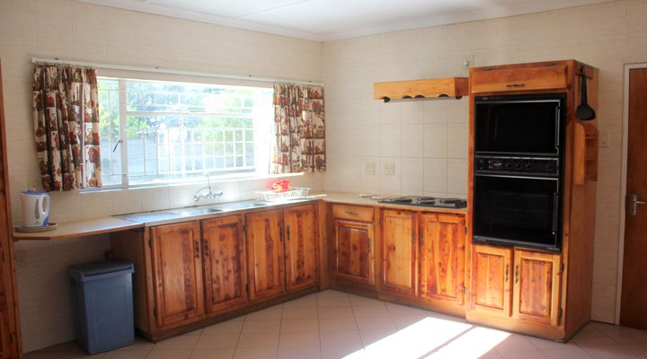 AAA ACCOMMODATION-Crawfy's Guest House
