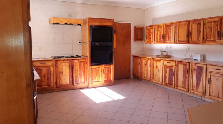 AAA ACCOMMODATION-Crawfy's Guest House