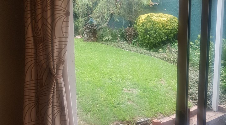 Private Bryanston Cottage with Garden