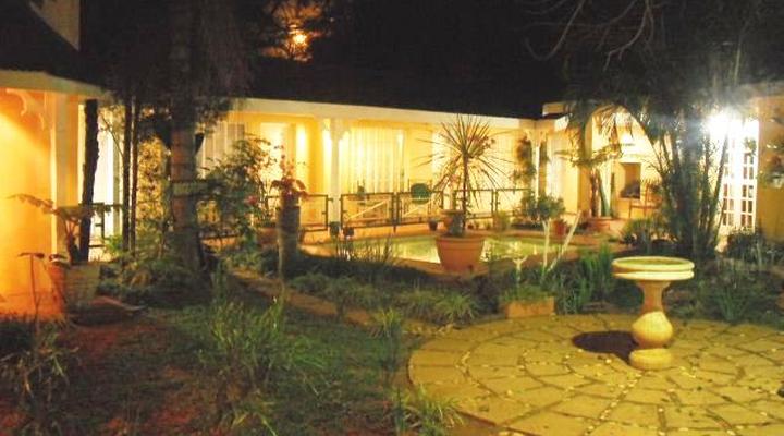 The Roost Guest Lodge