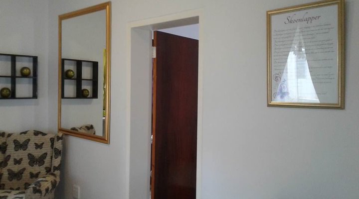 Skoenlapper Guest House