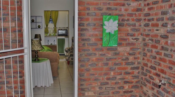 Skoenlapper Guest House