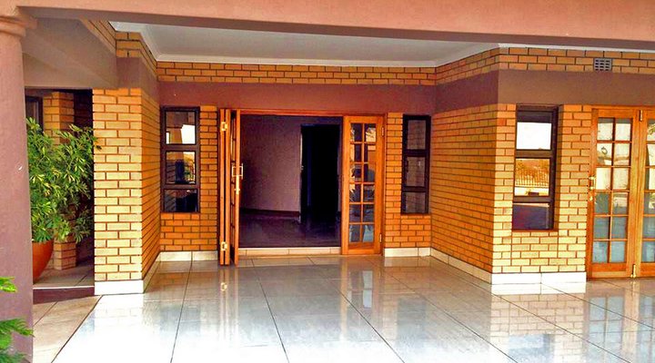 Senthaga Guest Lodge