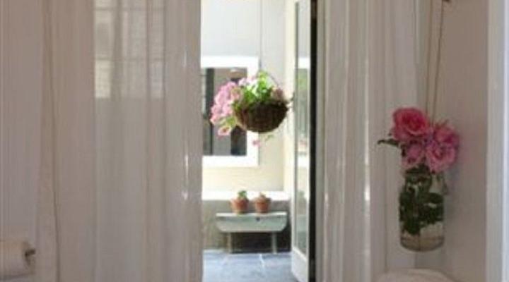 Living Life Station House