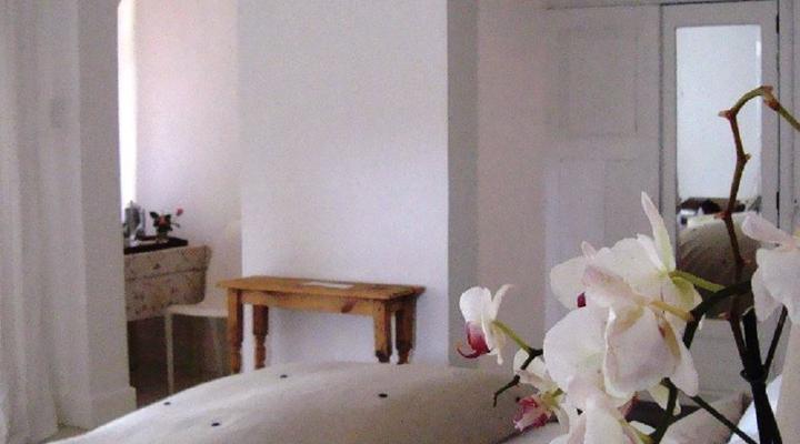 Living Life Station House