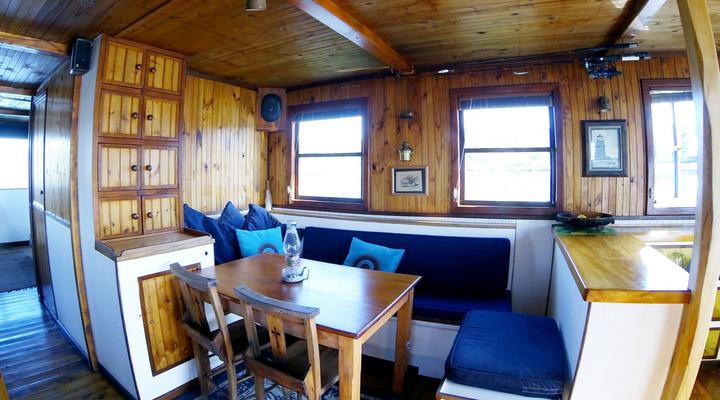 Knysna Houseboat Myrtle